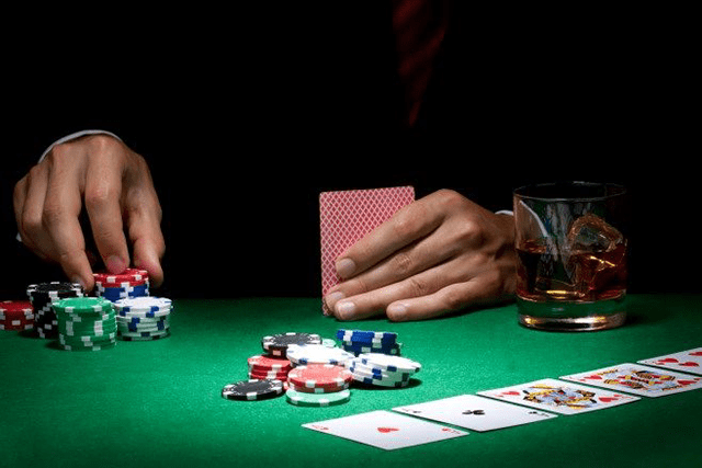 Tuyệt chiêu vét sạch tài khoản của đối thủ khi chơi Poker