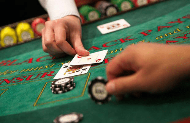 Kiếm tiền với game chơi Blackjack đầy kịch tính