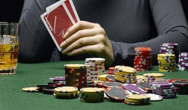 Phải chơi Poker như thế nào để tránh không bị rỗng túi?