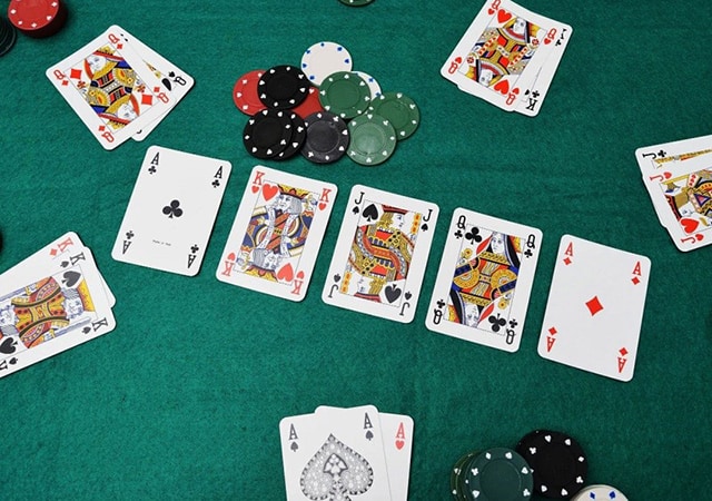 Chia sẻ những bí quyết chơi Poker siêu đỉnh giúp bạn thắng đối thủ cực dễ