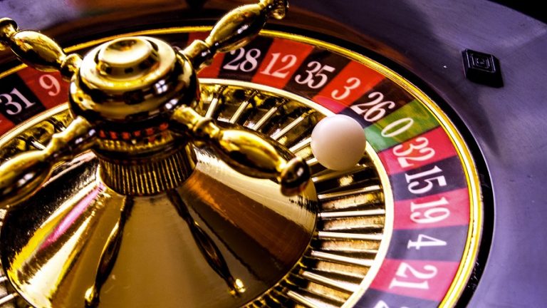 Phân tích về 3 lối chơi Roulette giúp bạn dễ thắng và kiếm tiền từ nhà cái