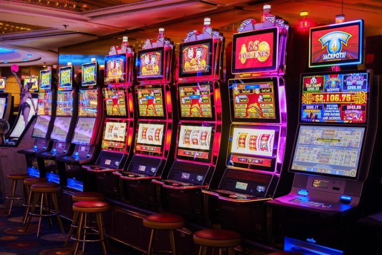 Những điều bạn cần làm để giành chiến thắng trong khi chơi Slot Machine