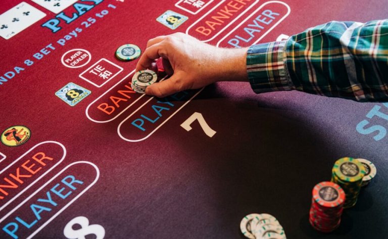 Sự khác nhau giữa cửa Player, Banker và Tie trong Baccarat và tỷ lệ thanh toán mỗi cửa?